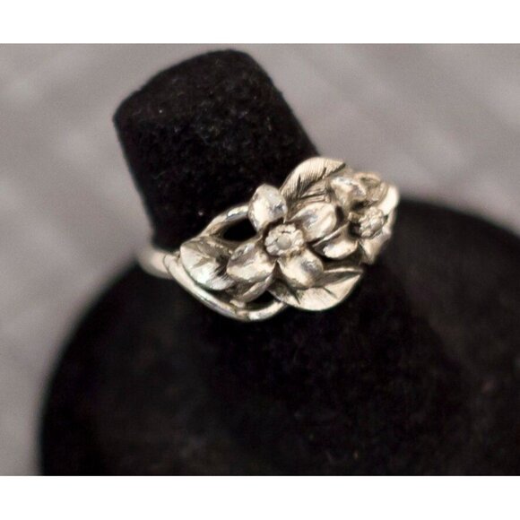 Silver Petals Bouquet Ring by Avon Size 7 1/2 - G1 - Picture 2 of 3